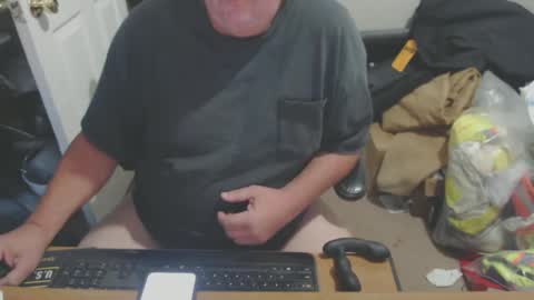 Snapshot of snwplwdrvr chatting on 09/20/25, 10:44 snwplwdrvr online show from 09/20/25, 10:44