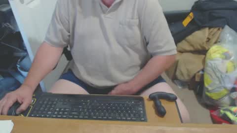 Snapshot of snwplwdrvr chatting on 10/08/25, 07:55 snwplwdrvr online show from 10/08/25, 07:55