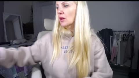 Monna online show from 02/05/26, 04:00