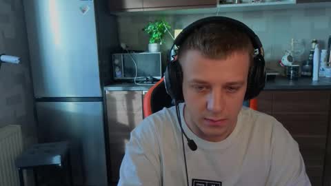 kluvr4 online show from 02/15/26, 05:37