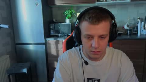 kluvr4 online show from 02/15/26, 07:51