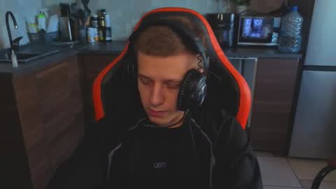 kluvr4 online show from 03/15/26, 10:10