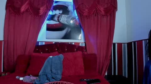 Snapshot of sobigcurvy44 chatting on 02/28/25, 02:42 leidy online show from 02/28/25, 02:42