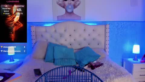 Snapshot of sobigcurvy44 chatting on 10/02/25, 07:21 leidy online show from 10/02/25, 07:21