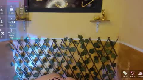 Snapshot of sobigcurvy44 chatting on 11/30/25, 01:42 leidy online show from 11/30/25, 01:42