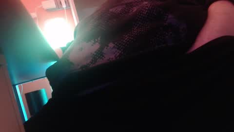 Snapshot of socksaddicted chatting on 12/30/24, 05:02 Tom online show from 12/30/24, 05:02