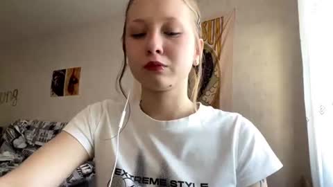 Snapshot of socorropusey chatting on 06/19/26, 02:21 Diana online show from 06/19/26, 02:21