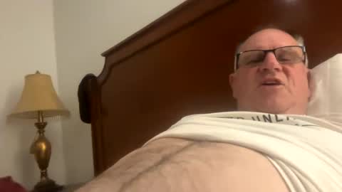 Snapshot of sofar06 chatting on 12/15/24, 01:11 sofar06 online show from 12/15/24, 01:11