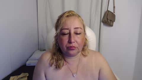 Snapshot of soffi_hott chatting on 10/04/25, 11:03 soffi_hott online show from 10/04/25, 11:03