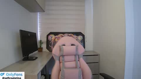 soffi_rousel_ online show from 01/14/26, 06:02