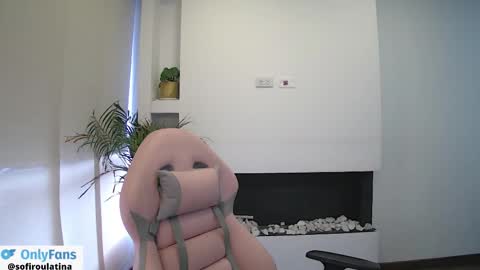 soffi_rousel_ online show from 02/01/26, 03:21