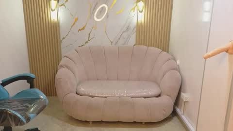 soffia_b online show from 11/22/25, 09:03