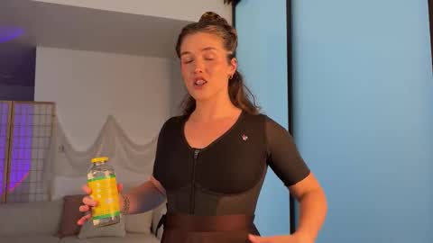 Julia    online show from 10/27/25, 07:40