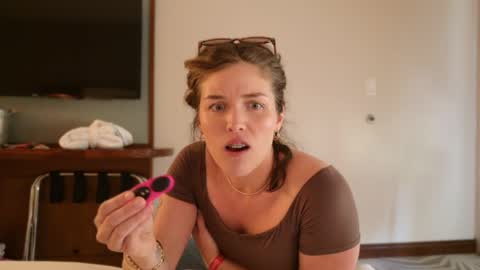 Snapshot of sofftrose chatting on 04/22/26, 08:54 Julia online show from 04/22/26, 08:54