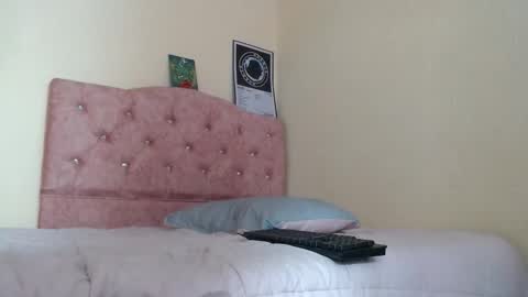 Soffy Moore online show from 12/05/25, 08:49