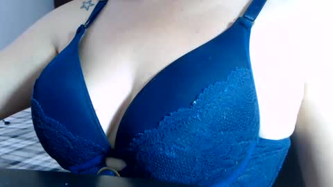 Sofa Castellanos online show from 07/14/26, 04:13