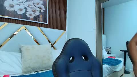 sofi_bigtits online show from 11/11/25, 11:10