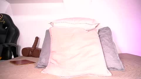 Sofia online show from 10/05/25, 03:05