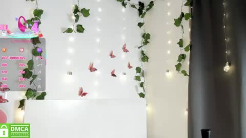 Snapshot of sofi_evans22 chatting on 04/14/26, 08:15 sofi online show from 04/14/26, 08:15