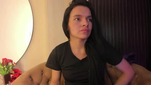 Snapshot of sofi_lassa_ chatting on 04/08/26, 01:05 SOFIA online show from 04/08/26, 01:05