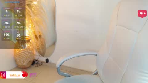 Snapshot of sofi_lennox chatting on 04/25/26, 01:14 Sofi online show from 04/25/26, 01:14