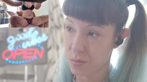 Sofi Mora online show from 10/18/25, 01:34