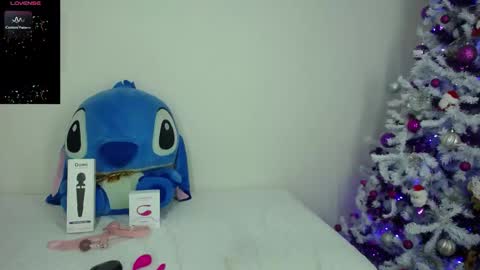 Snapshot of sofi_sweetcam21 chatting on 12/13/24, 08:30 LAURA SOFIA online show from 12/13/24, 08:30