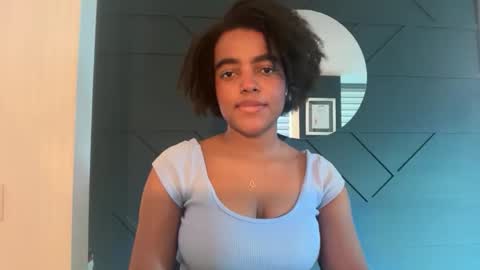 Snapshot of sofi_z chatting on 11/30/25, 01:15 Sofi online show from 11/30/25, 01:15