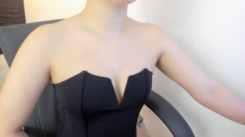 Snapshot of sofia44 chatting on 03/26/26, 01:49 Skarlett online show from 03/26/26, 01:49