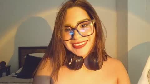 Snapshot of sofia_bloom8 chatting on 05/16/26, 01:35 Call me Sofi Welcome online show from 05/16/26, 01:35