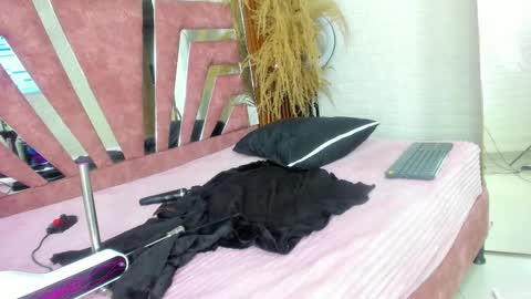 sofia gutierrez   online show from 02/17/25, 11:44