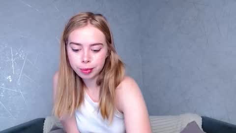 Sofia here online show from 09/22/25, 12:23