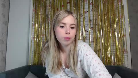 Sofia here online show from 01/12/26, 12:27