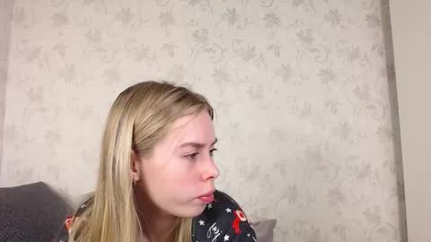 Sofia here online show from 02/21/26, 12:00