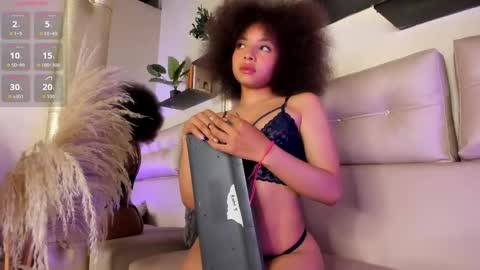 Snapshot of sofia_kay_ chatting on 11/29/25, 08:12 S O F I A online show from 11/29/25, 08:12