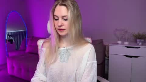 Snapshot of sofia_kenwood_ chatting on 04/19/26, 04:01 Sofia online show from 04/19/26, 04:01