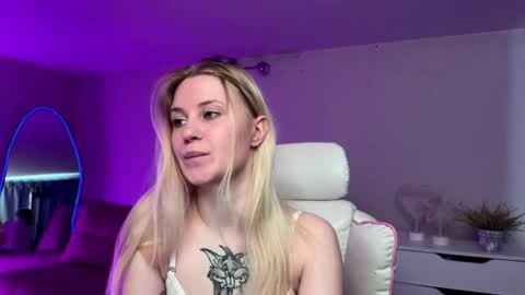 Snapshot of sofia_kenwood_ chatting on 05/28/26, 04:21 Sofia online show from 05/28/26, 04:21