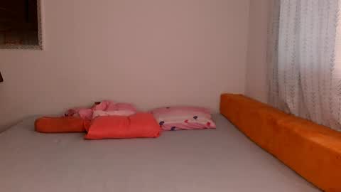 Snapshot of sofia_mark20 chatting on 04/11/26, 02:43 Sofia online show from 04/11/26, 02:43