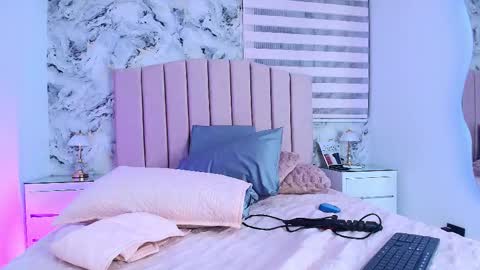 Sofia online show from 11/20/25, 03:07