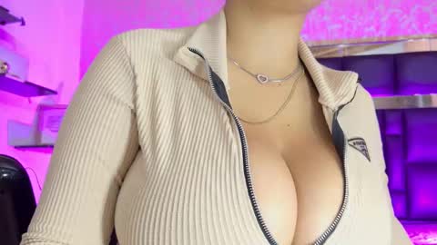 Sofia online show from 10/25/25, 03:14