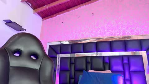 Snapshot of sofia_martinn chatting on 11/10/25, 03:05 Sofia online show from 11/10/25, 03:05