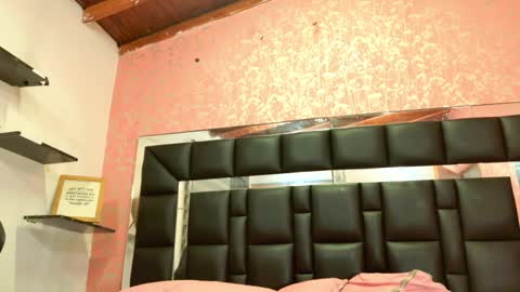 Snapshot of sofia_martinn chatting on 11/11/25, 03:06 Sofia online show from 11/11/25, 03:06