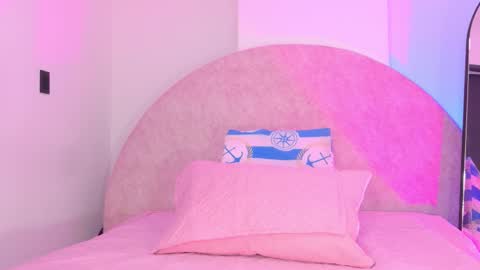 Snapshot of sofia_martinn chatting on 11/28/25, 03:20 Sofia online show from 11/28/25, 03:20