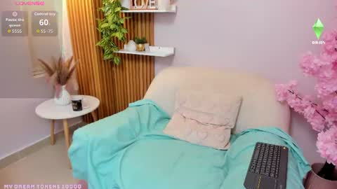 Snapshot of sofia_new chatting on 06/23/26, 10:13 sofia_new online show from 06/23/26, 10:13