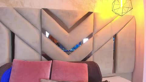 Snapshot of sofia_pamela_ chatting on 05/28/26, 07:00 online show from 05/28/26, 07:00