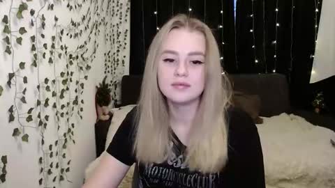 Snapshot of sofia_rosemary chatting on 12/28/24, 12:24 sofia_rosemary online show from 12/28/24, 12:24
