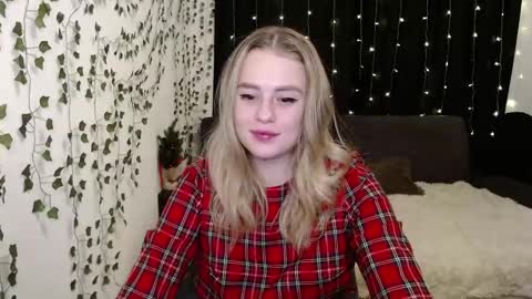 Snapshot of sofia_rosemary chatting on 12/30/24, 01:47 sofia_rosemary online show from 12/30/24, 01:47
