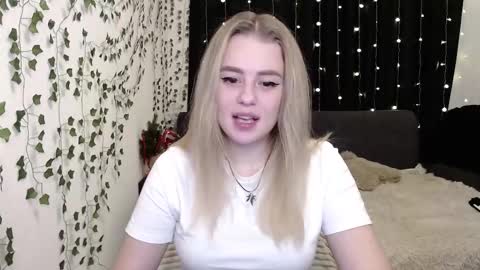 Snapshot of sofia_rosemary chatting on 01/05/25, 12:31 sofia_rosemary online show from 01/05/25, 12:31