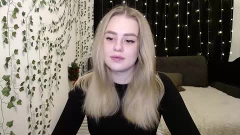 Snapshot of sofia_rosemary chatting on 01/20/25, 11:35 sofia_rosemary online show from 01/20/25, 11:35