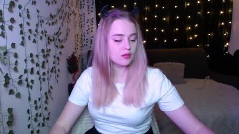 Snapshot of sofia_rosemary chatting on 02/02/25, 11:40 sofia_rosemary online show from 02/02/25, 11:40